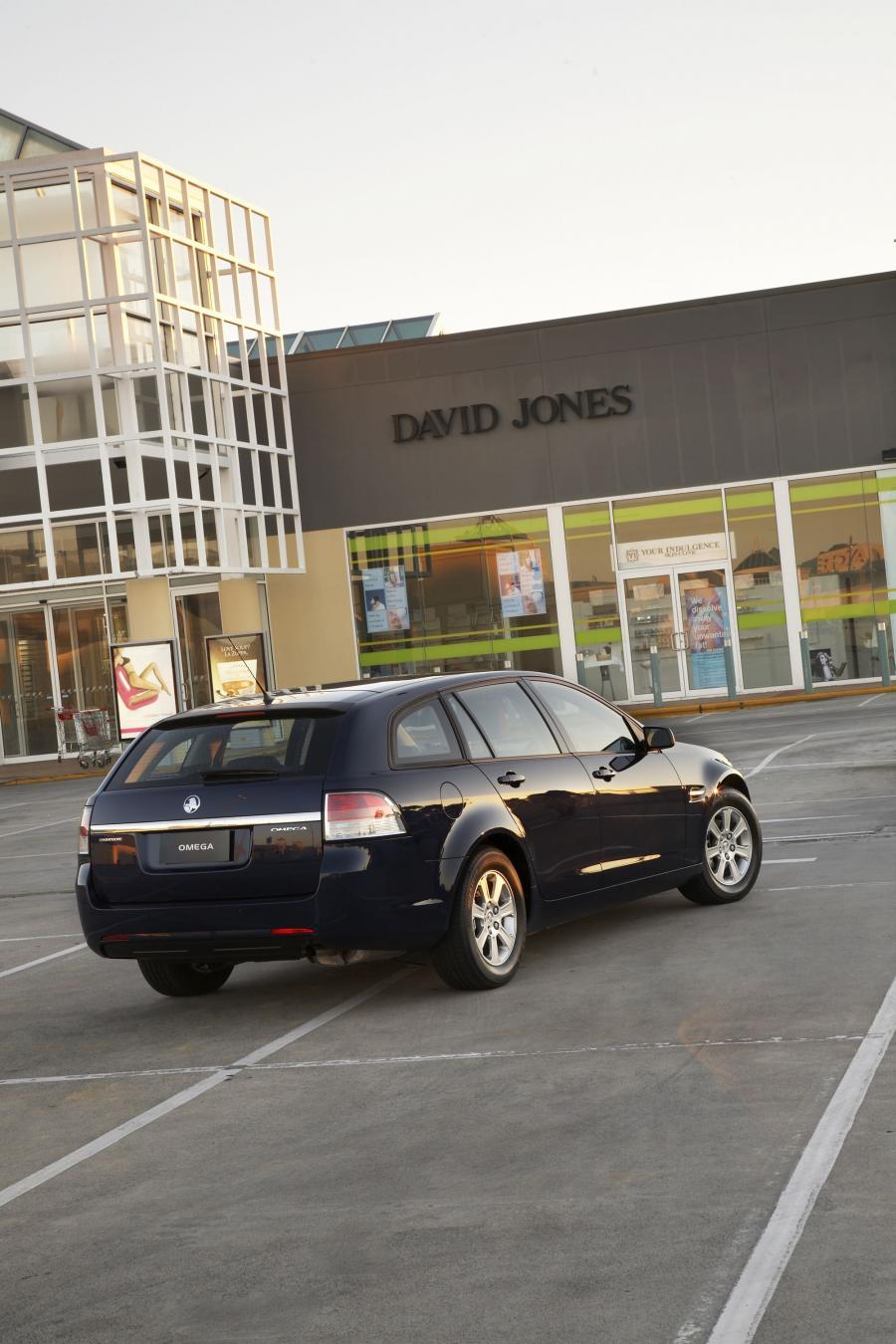  Holden Commodore VE Omega Sportwagon 2008 года  (фото 16 из 18)